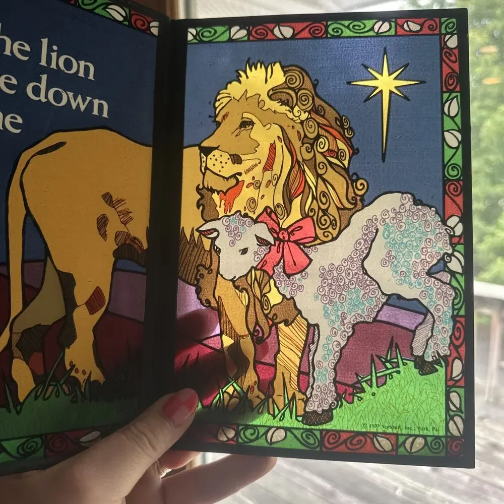 Vintage 1977 Yorkraft Seriglass Bi-fold Stained Glass Sun Catcher Lion And Lamb